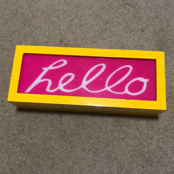 Hello sign - Picture 2 of 3